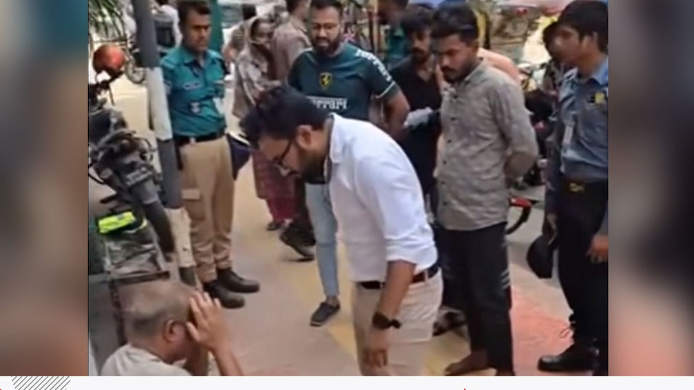 ঢাকার ফুটপাতে মারধরের ভিডিও ভাইরাল, পুলিশের অদক্ষতা প্রশ্নের মুখে